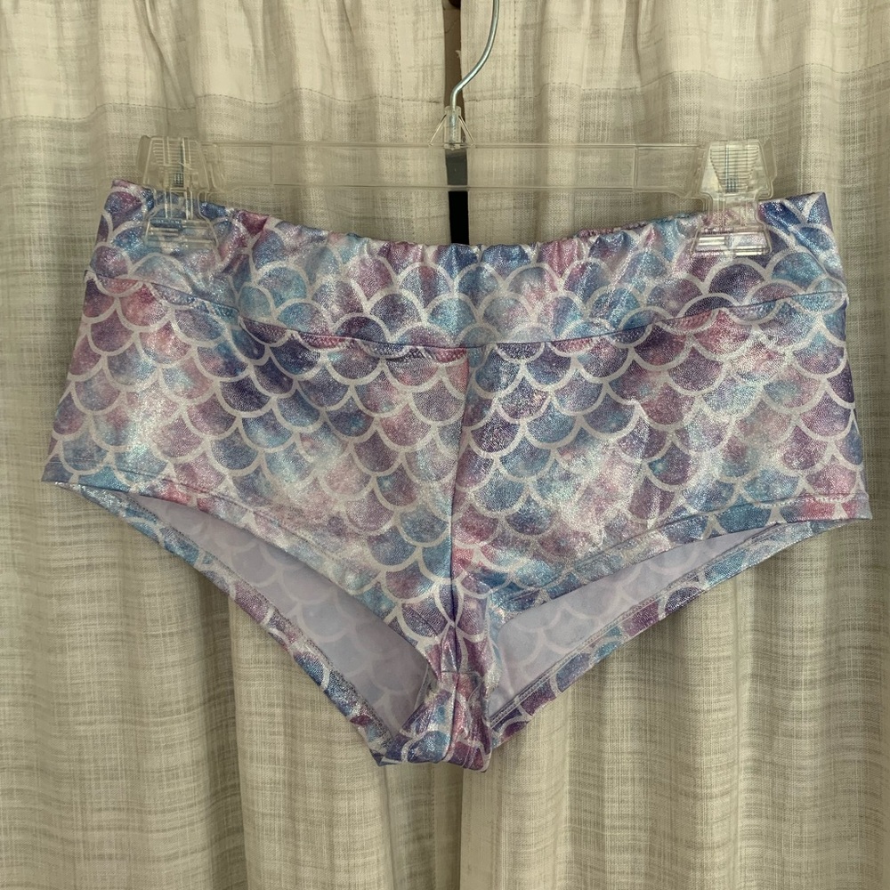 Spencer's Medium Mermaid Print Shorts